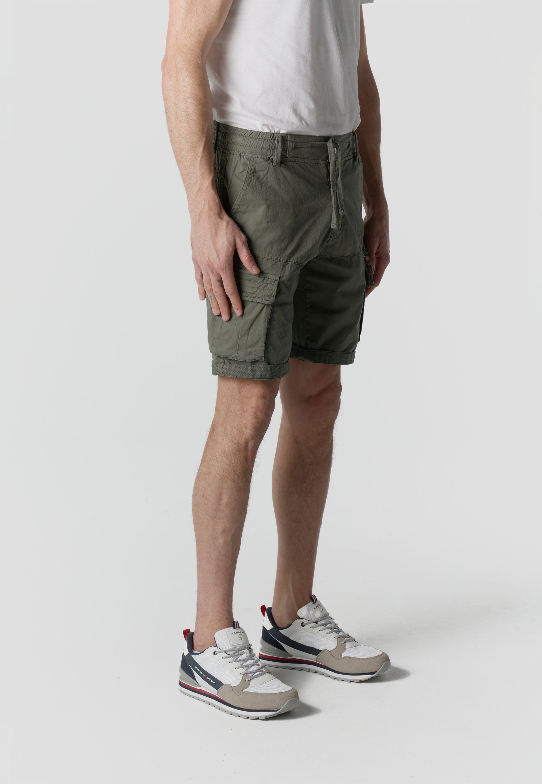 Relaxed cotton cargo shorts for men khaki - Koroshi 2611PS12
