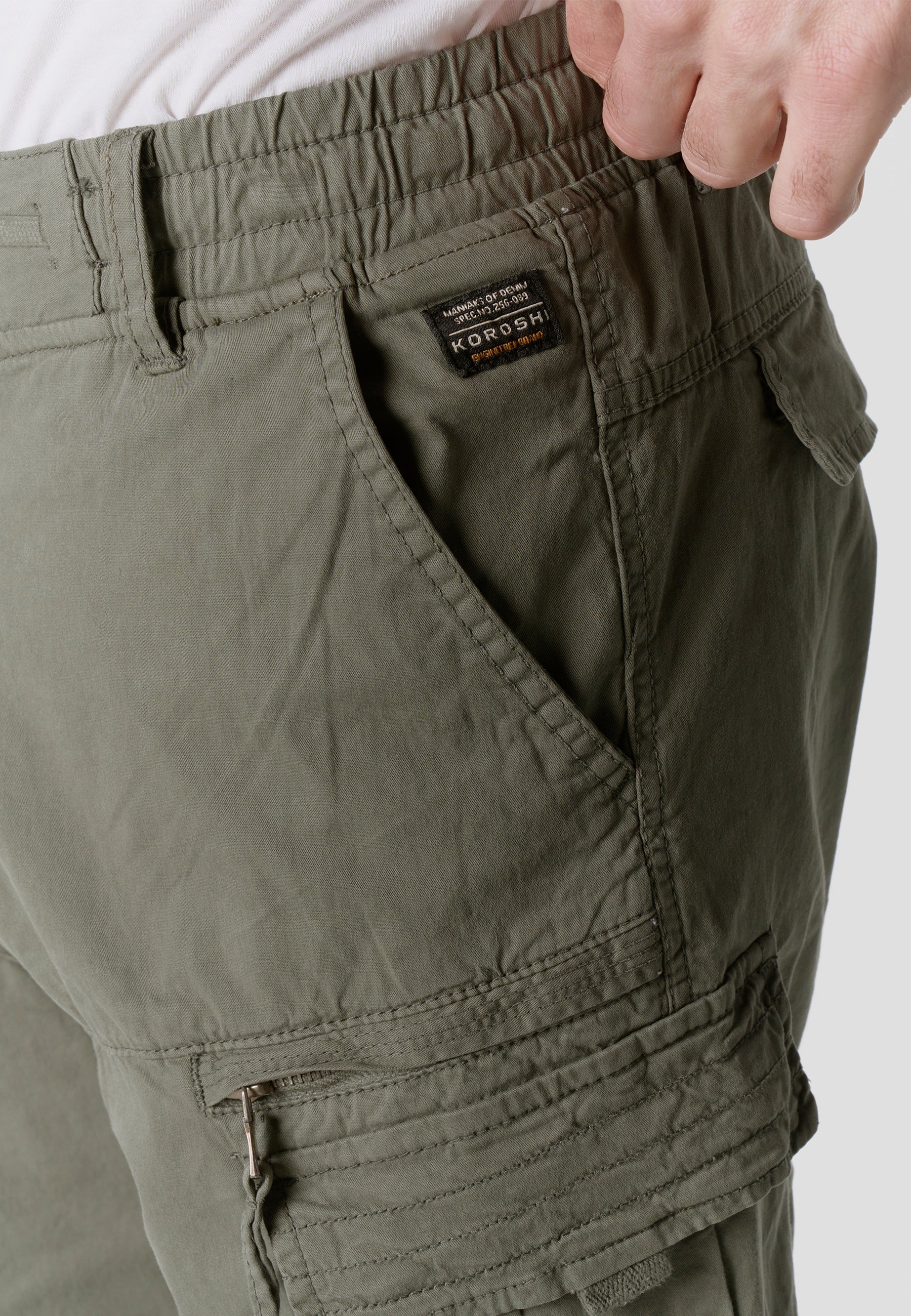 Relaxed cotton cargo shorts for men khaki - Koroshi 2611PS12