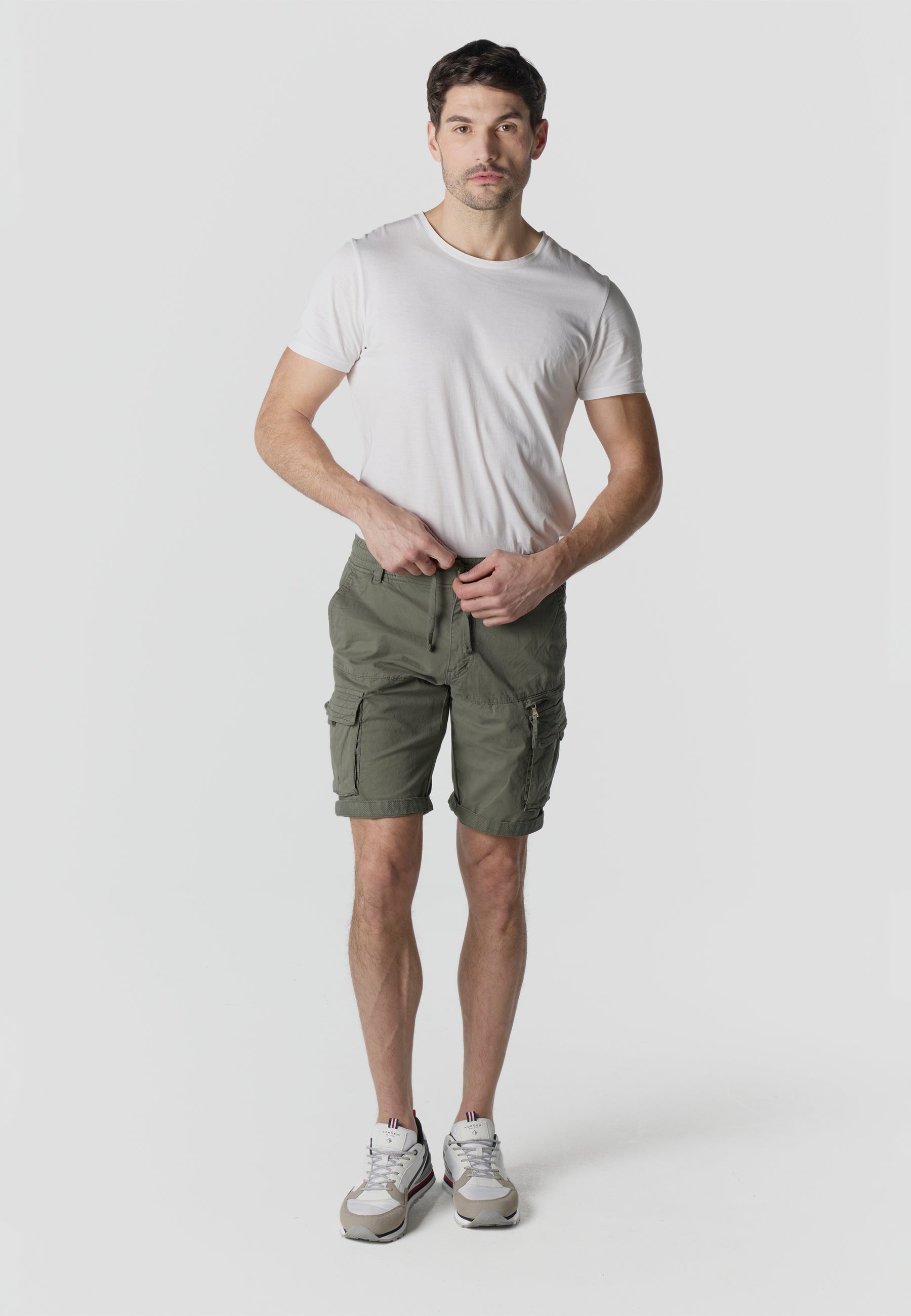Relaxed cotton cargo shorts for men khaki - Koroshi 2611PS12