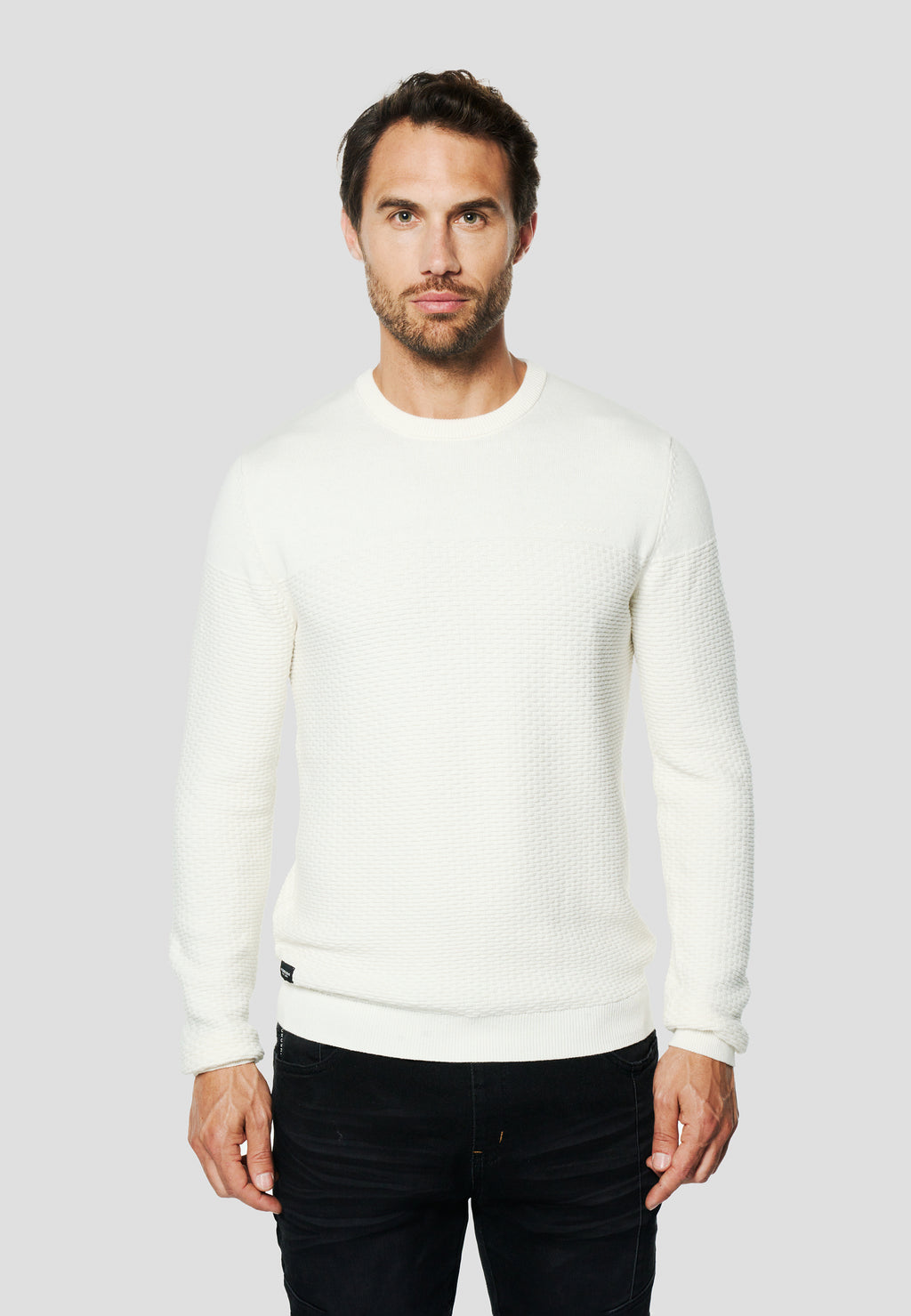 Ecrufarbener strukturierter Strickpullover für Herren mit Rundhalsausschnitt – Koroshi 2611TR24
