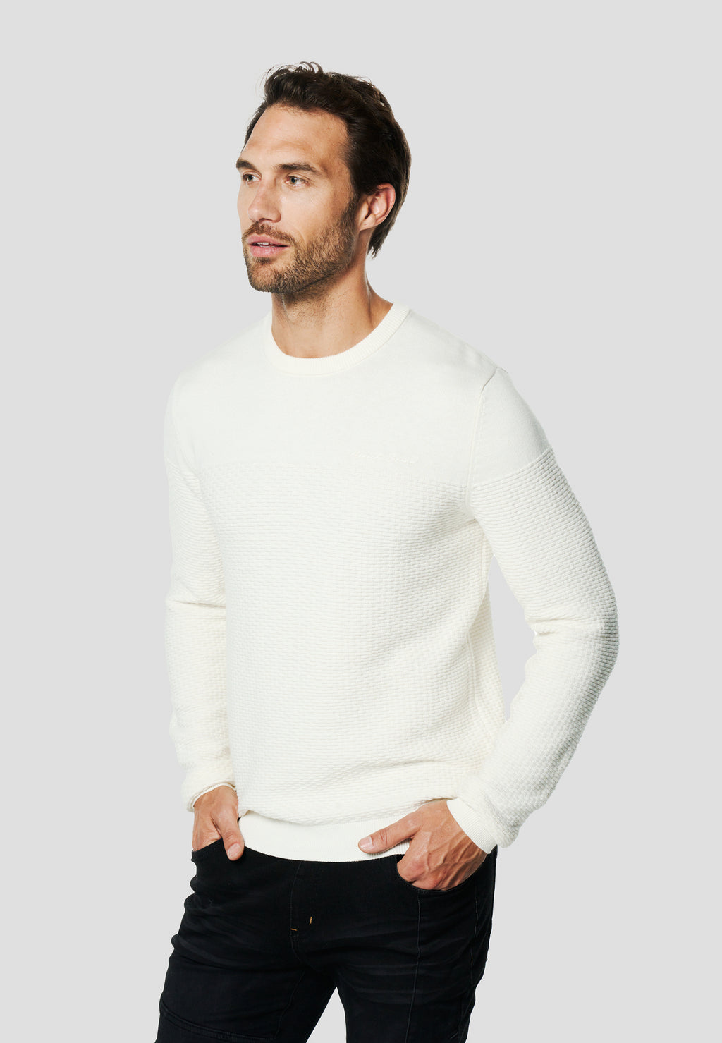 Ecrufarbener strukturierter Strickpullover für Herren mit Rundhalsausschnitt – Koroshi 2611TR24