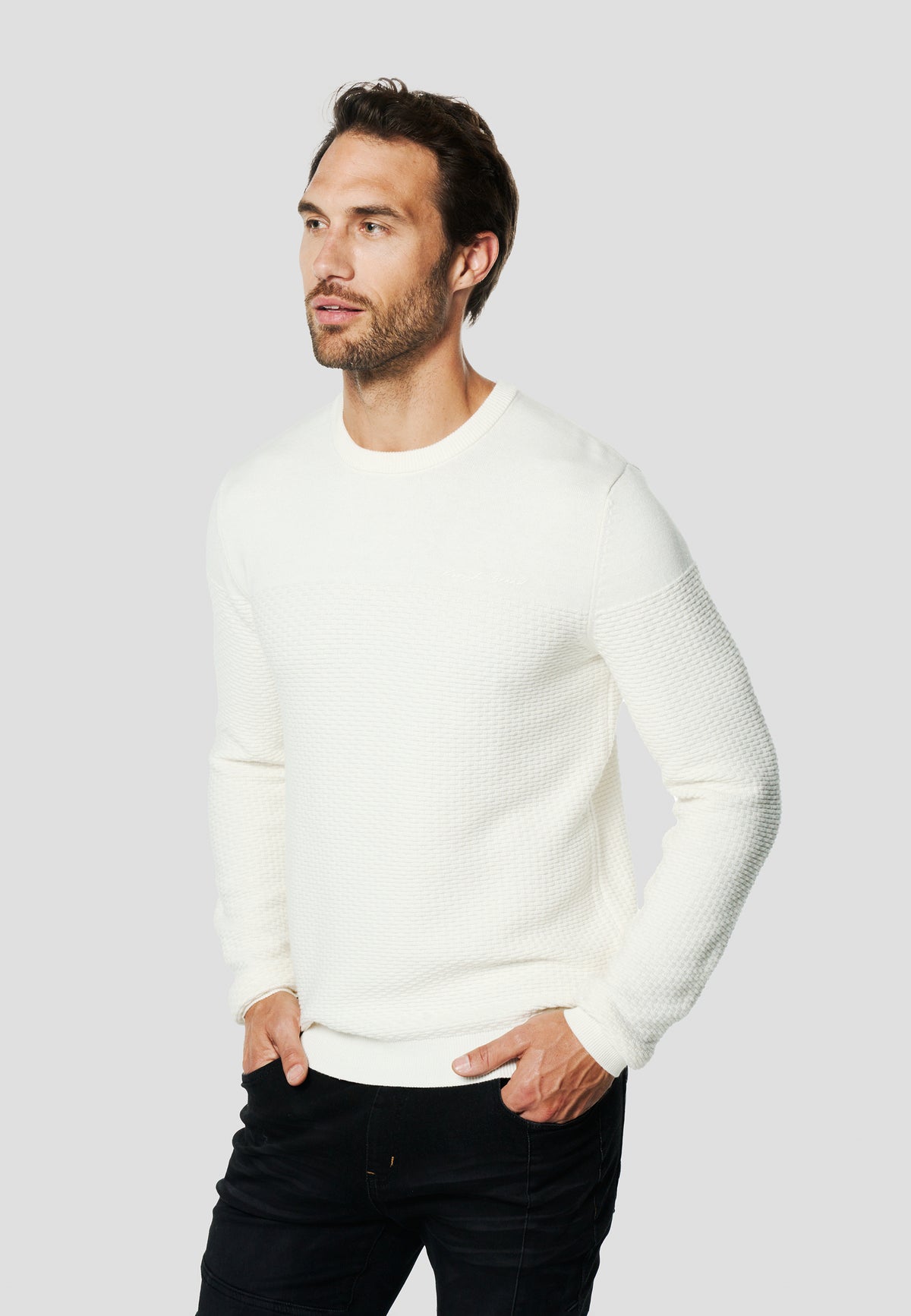 Ecrufarbener strukturierter Strickpullover für Herren mit Rundhalsausschnitt – Koroshi 2611TR24