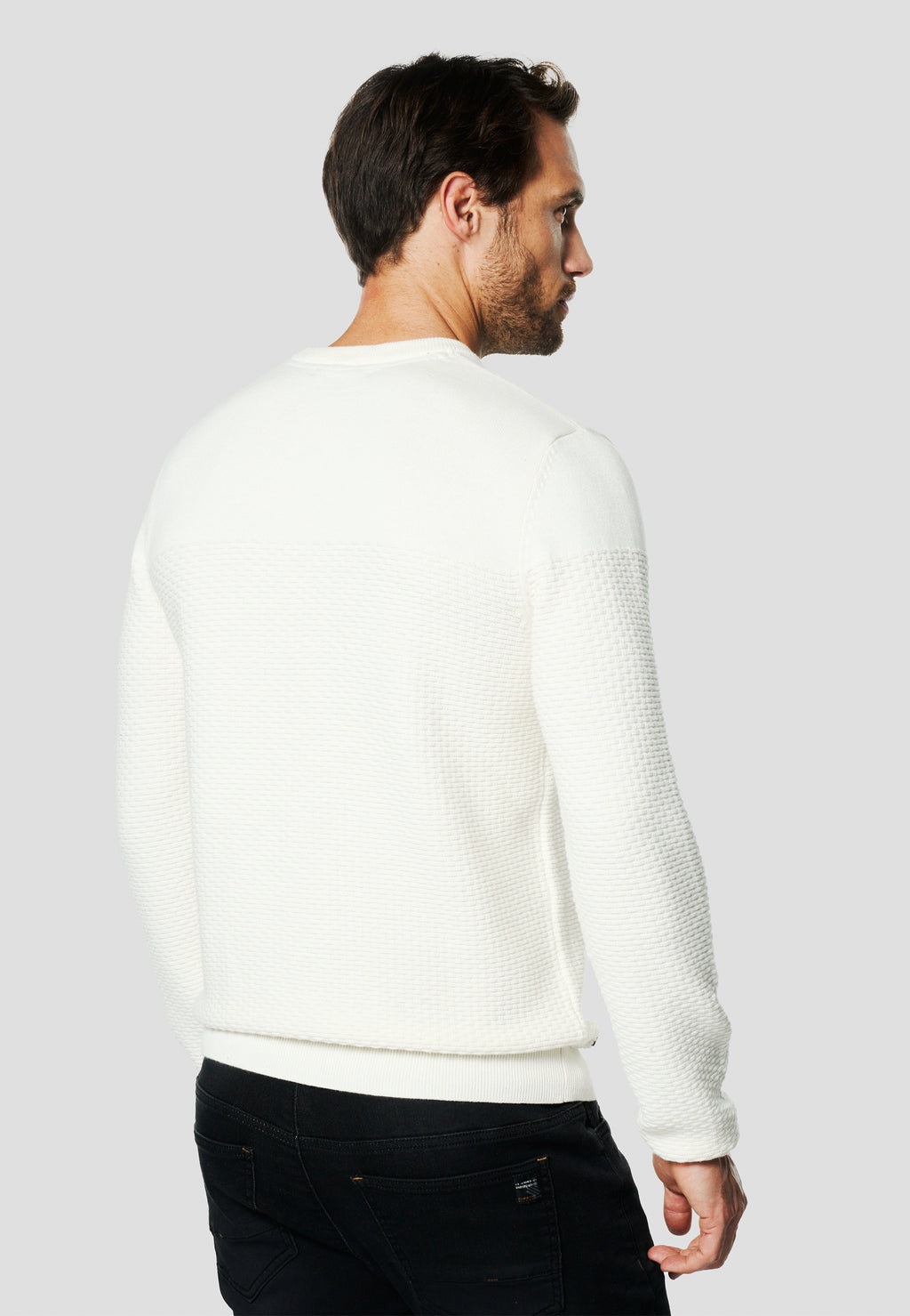 Ecrufarbener strukturierter Strickpullover für Herren mit Rundhalsausschnitt – Koroshi 2611TR24