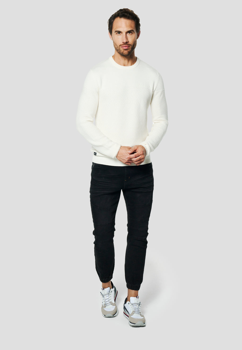 Ecrufarbener strukturierter Strickpullover für Herren mit Rundhalsausschnitt – Koroshi 2611TR24
