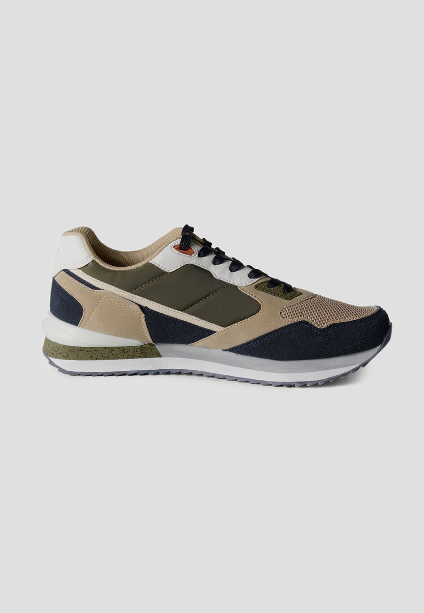 Sports shoes