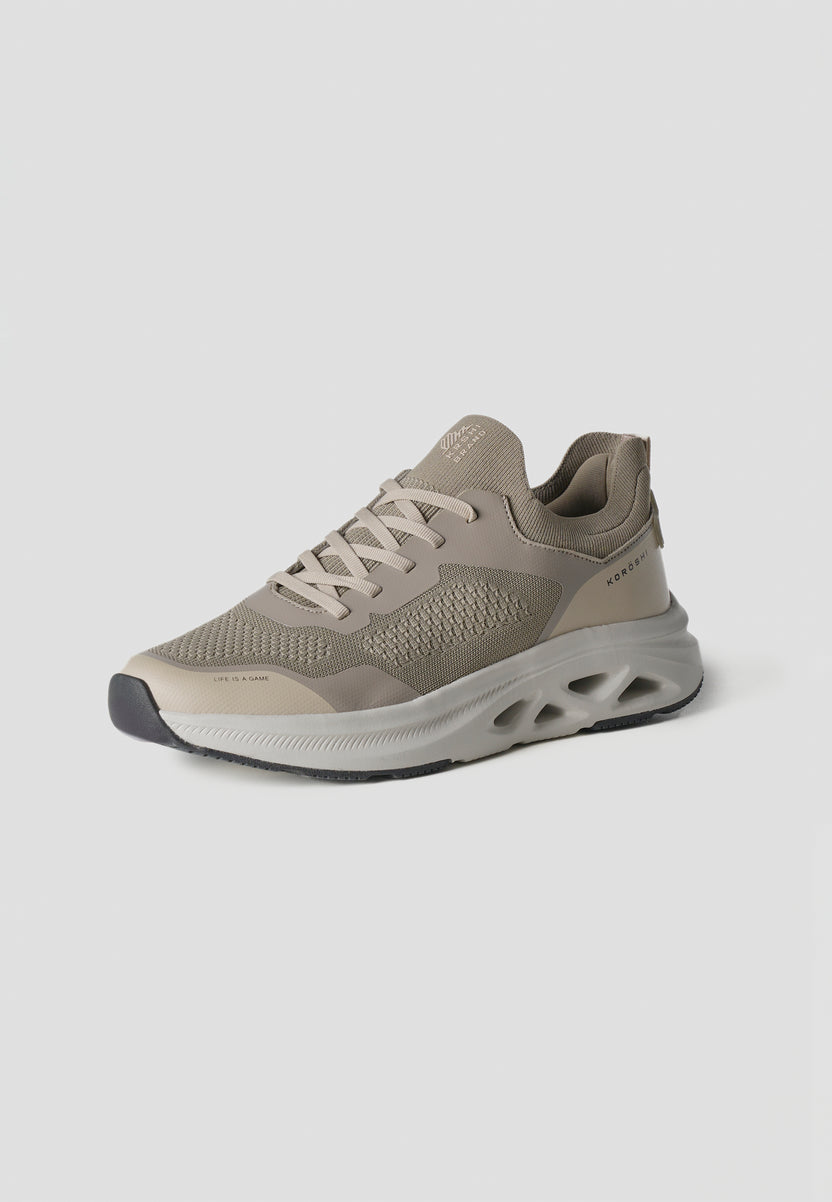 Sports shoes