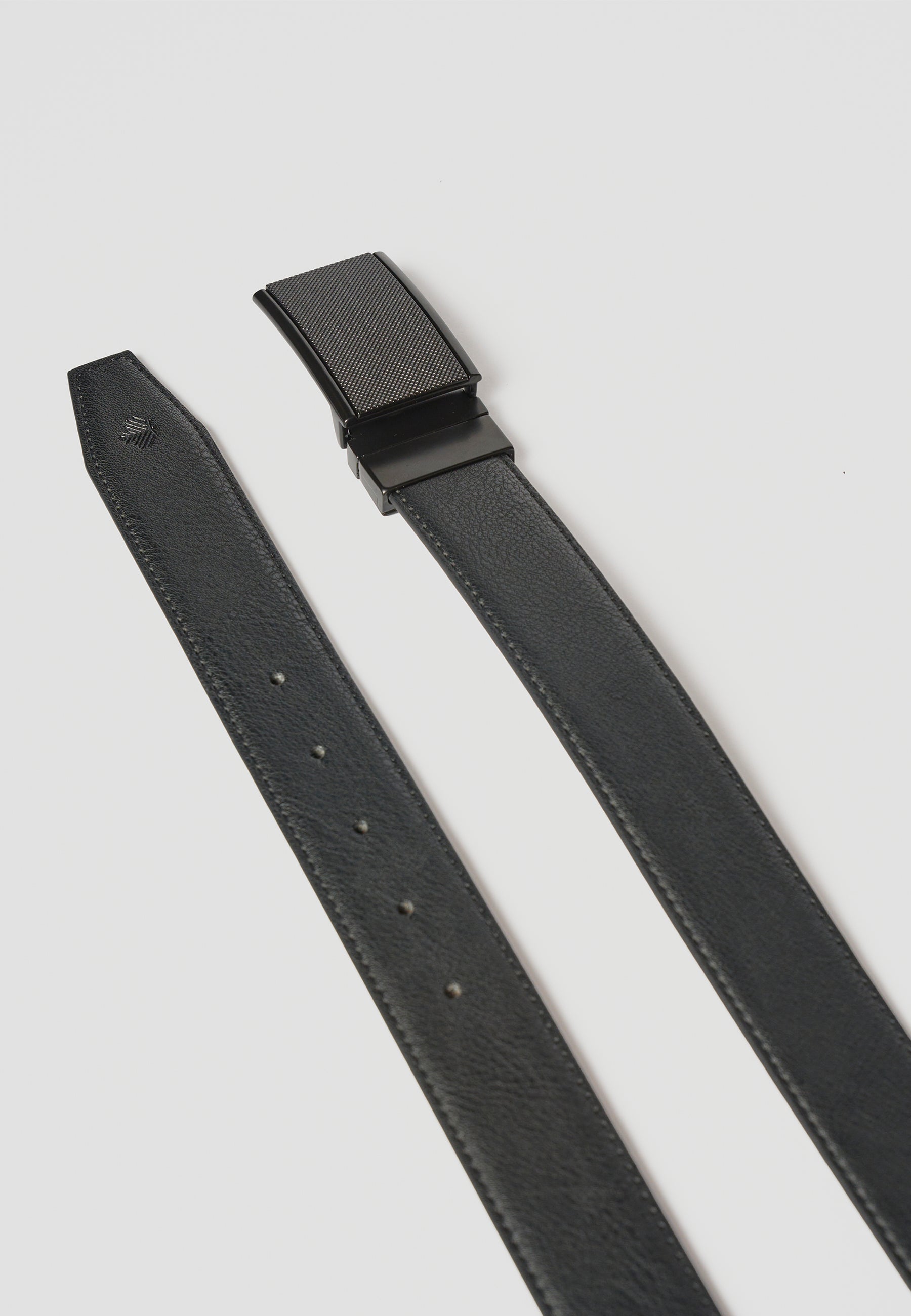 Reversible leatherette belt