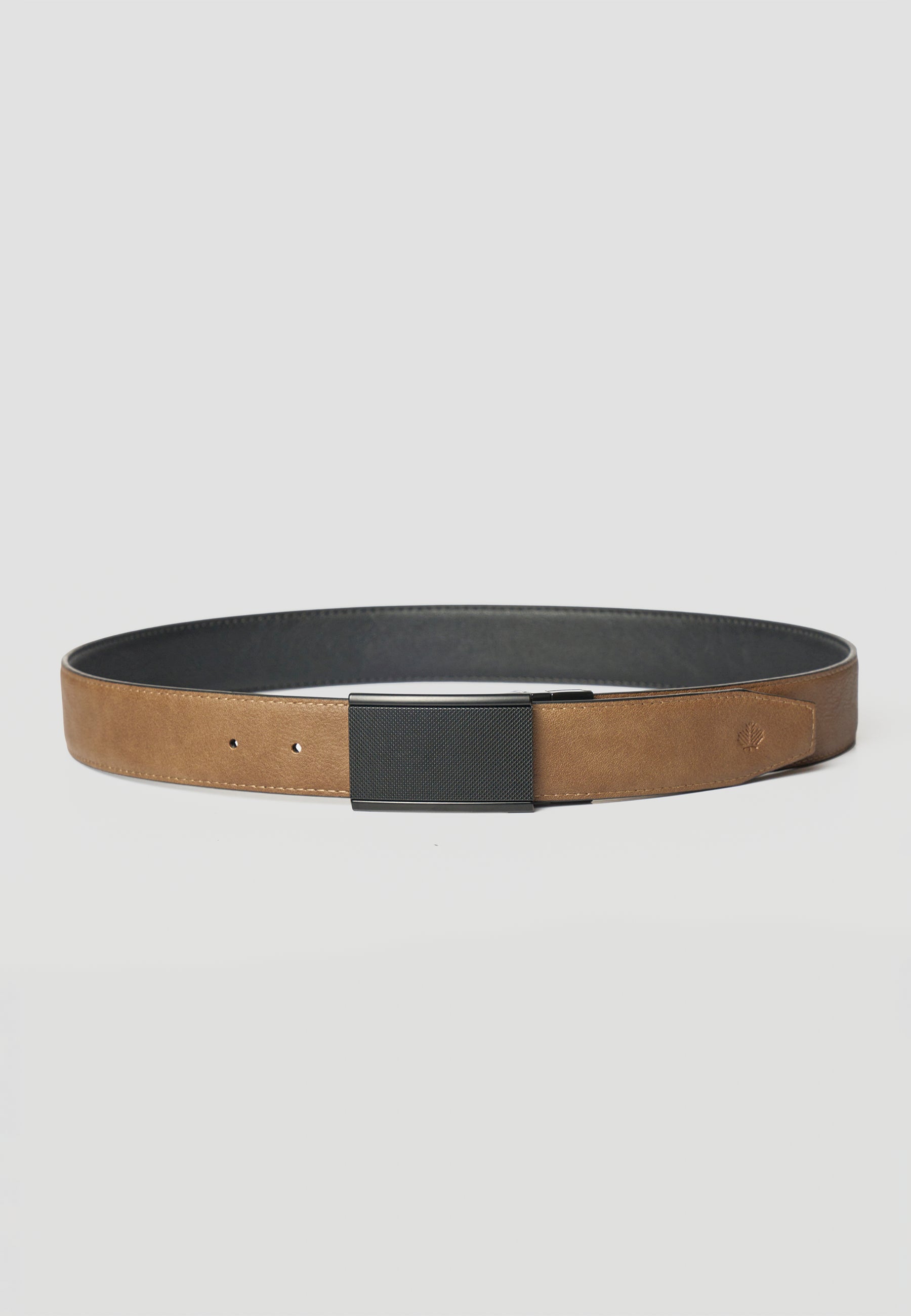 Reversible leatherette belt