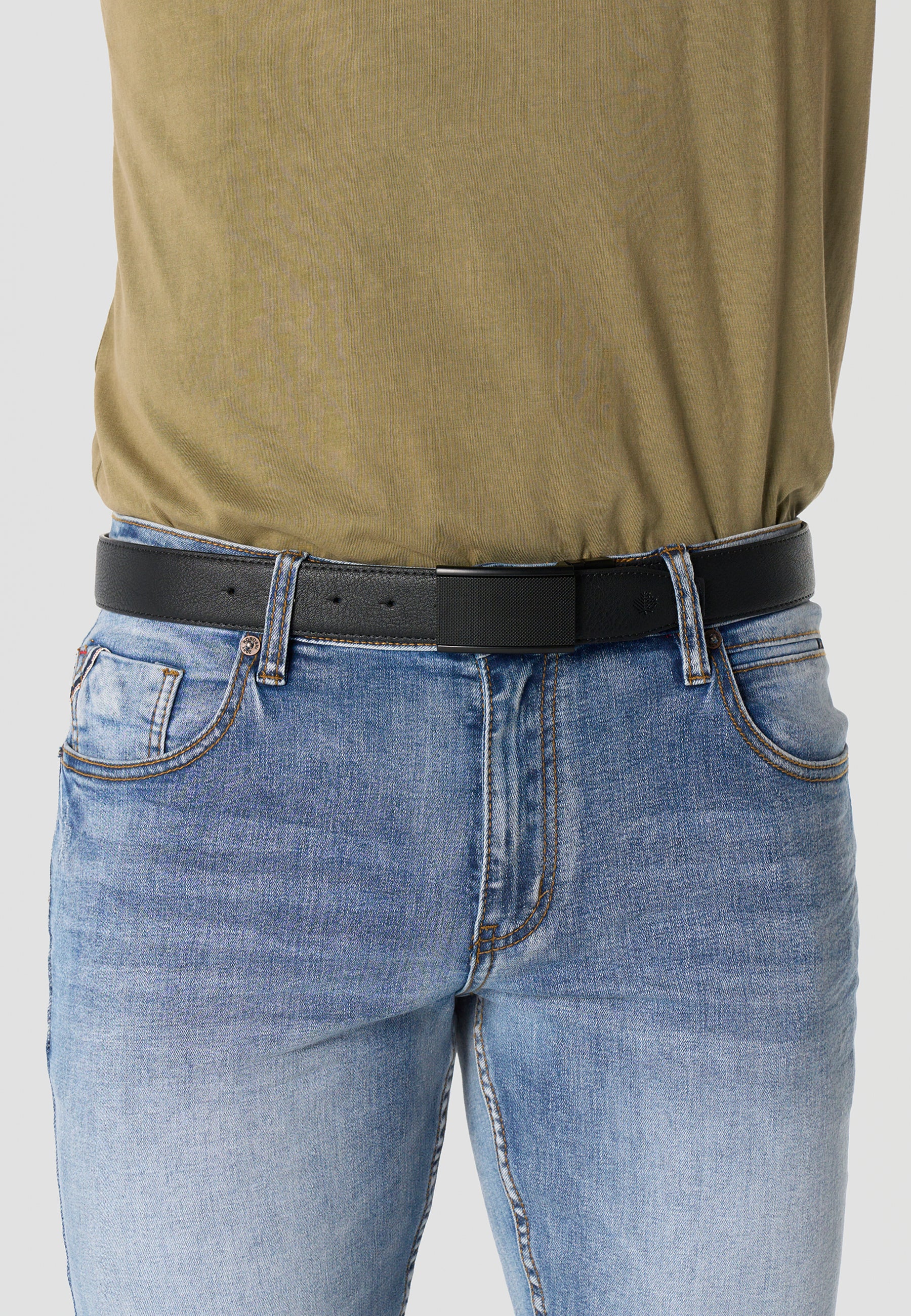 Reversible leatherette belt