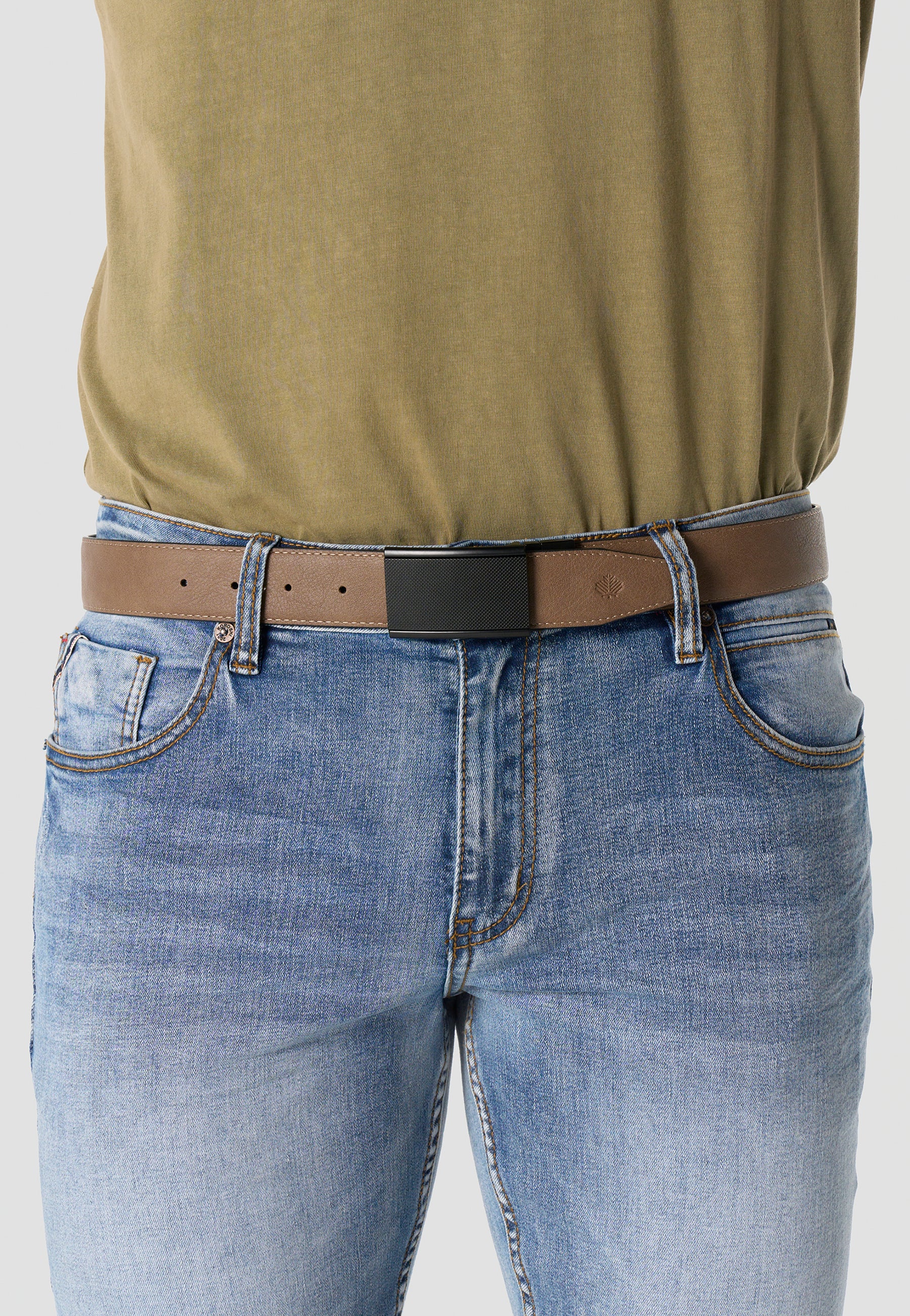 Reversible leatherette belt