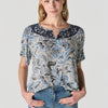 Blusa ricamata con spalle scoperte