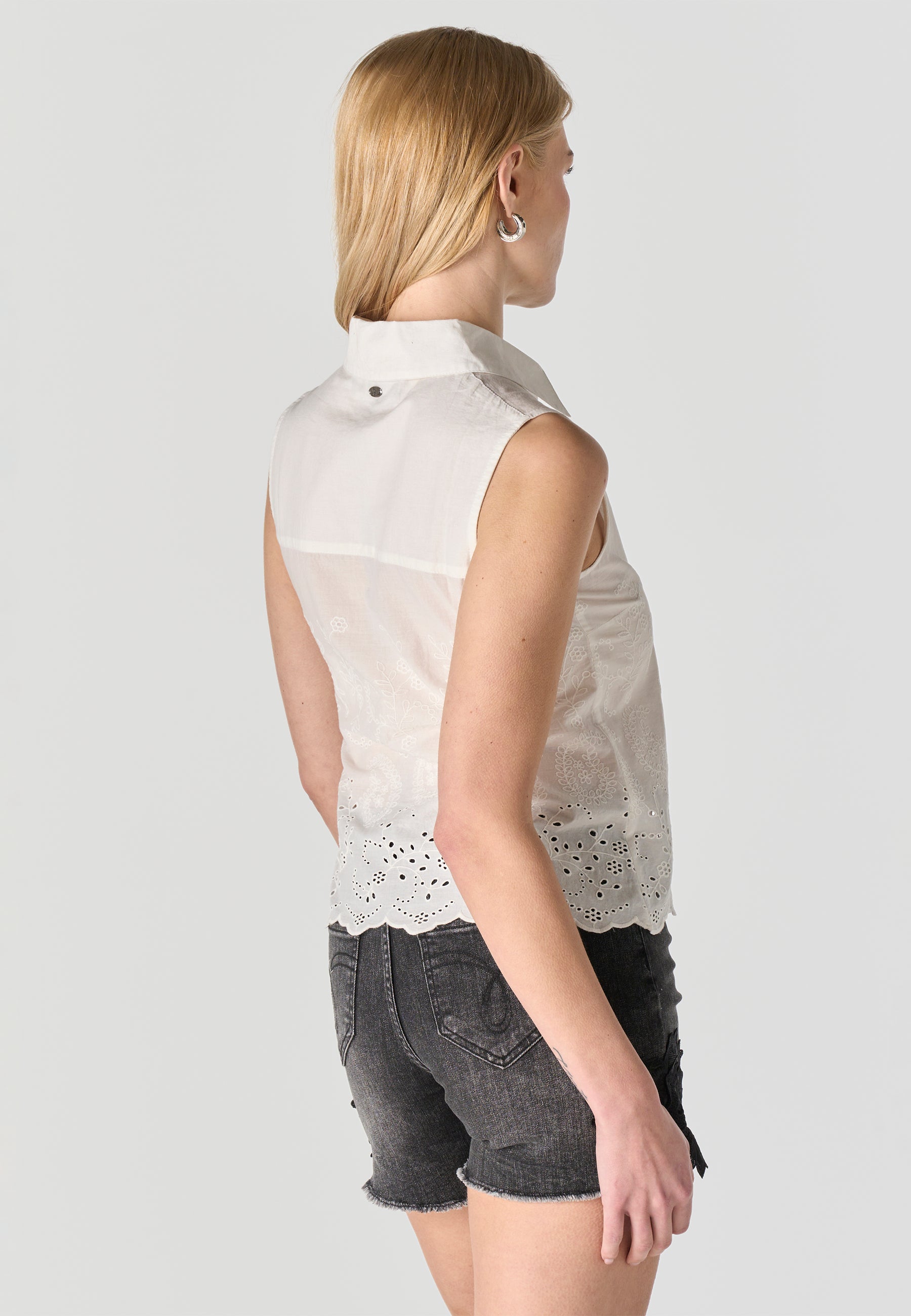 Women's Embroidered Short Sleeve Shirt