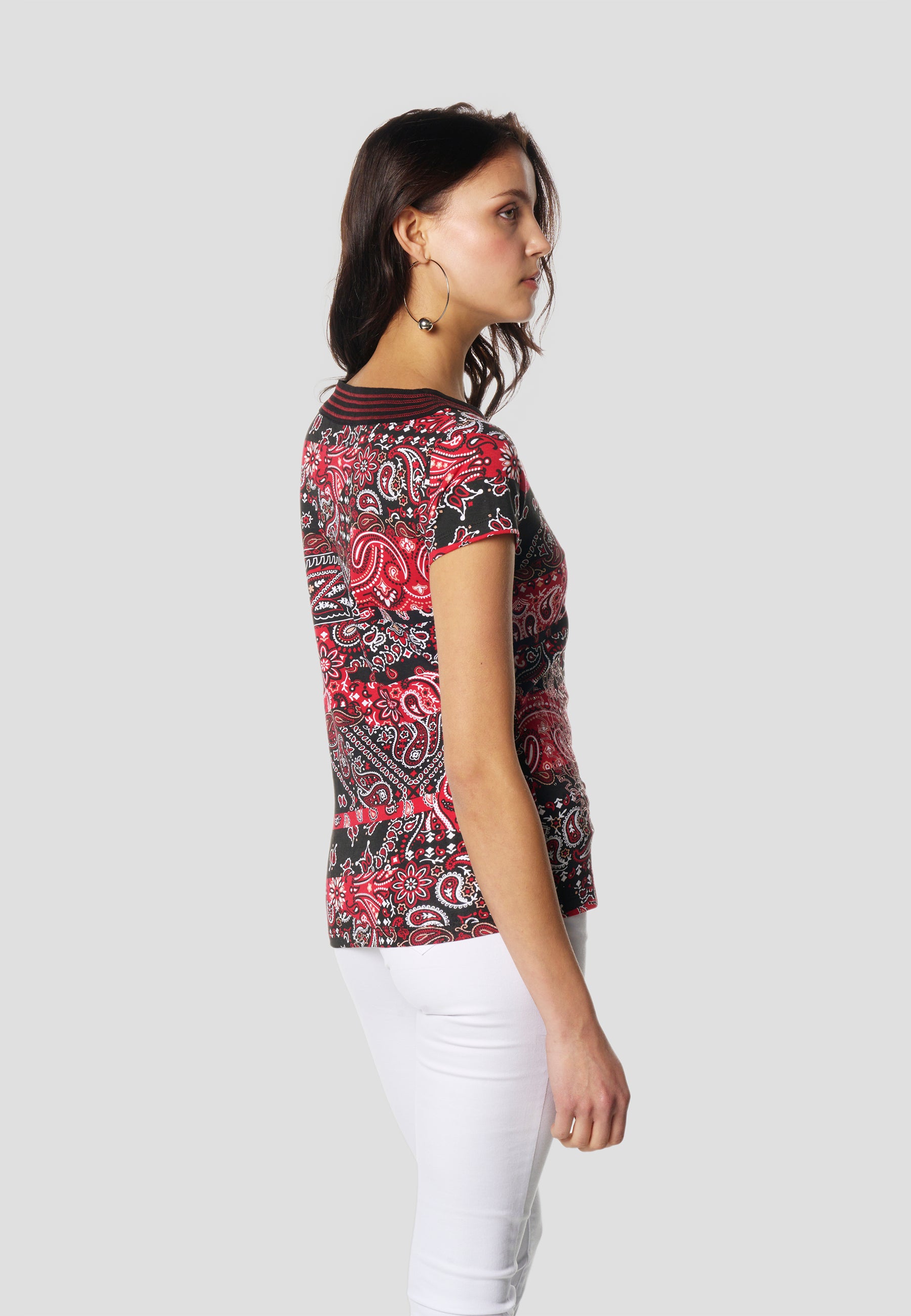 Top Mujer Manga Corta Rojo Estampado Cachemir Cuello Pico Cruzado Bordado Tachas – KOROSHI
