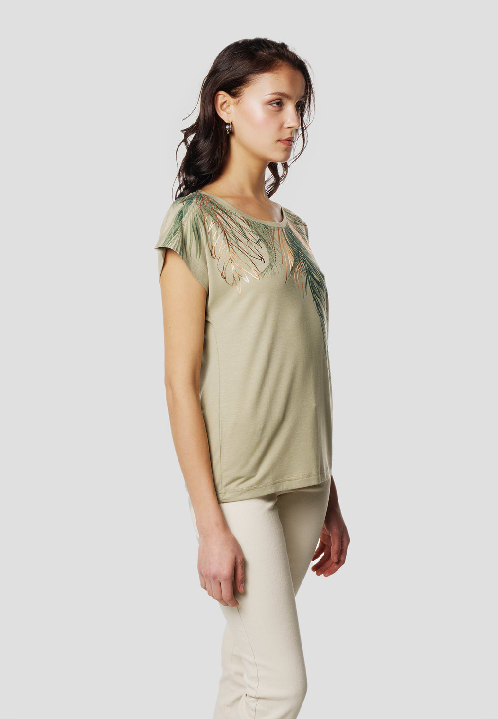 Khakifarbenes Damen-Kurzarm-T-Shirt mit Palmenprint – Koroshi 2612TP06
