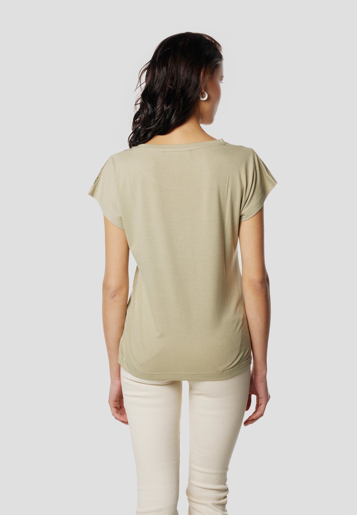 Khakifarbenes Damen-Kurzarm-T-Shirt mit Palmenprint – Koroshi 2612TP06