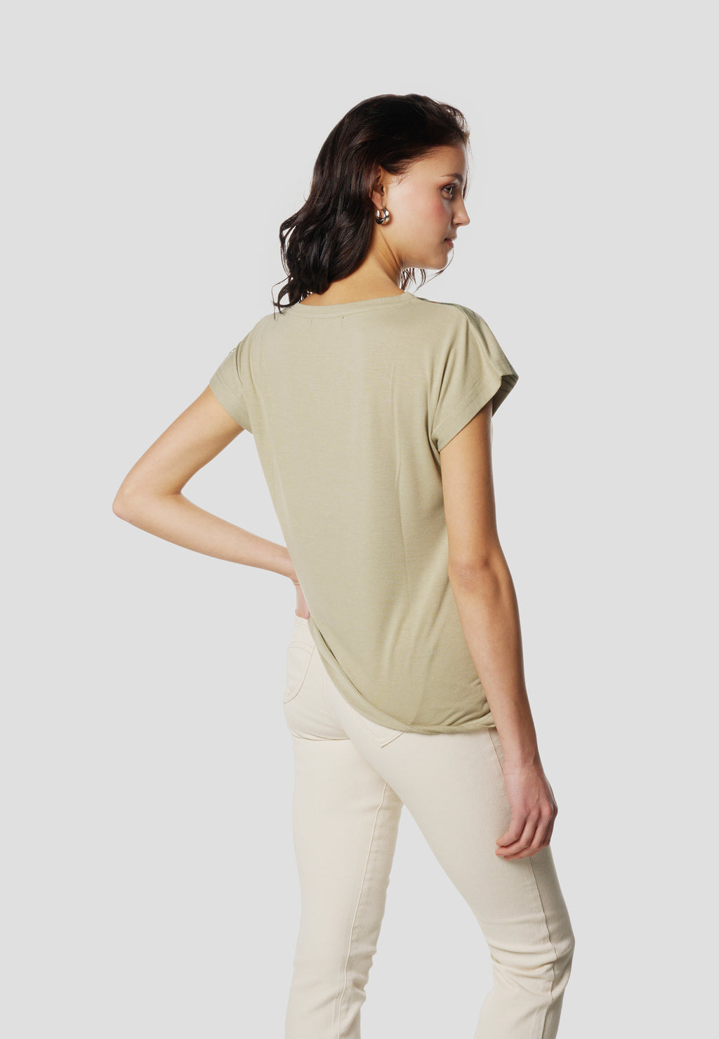 Khakifarbenes Damen-Kurzarm-T-Shirt mit Palmenprint – Koroshi 2612TP06