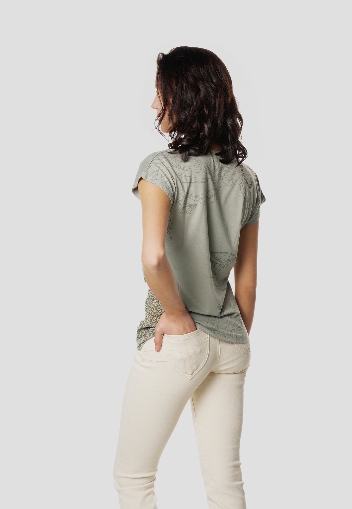 Khakifarbenes Damen-Kurzarm-T-Shirt mit Kaschmir-Print – Koroshi 2612TP41