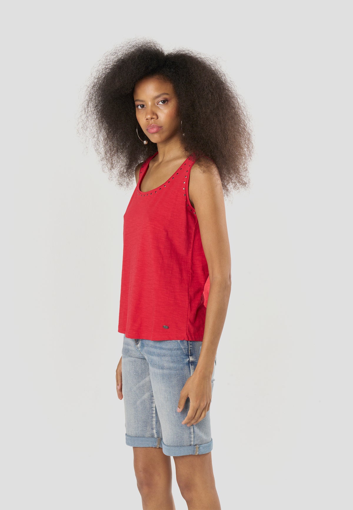 Red women's studded tank top with neckline - Koroshi 2612TP70