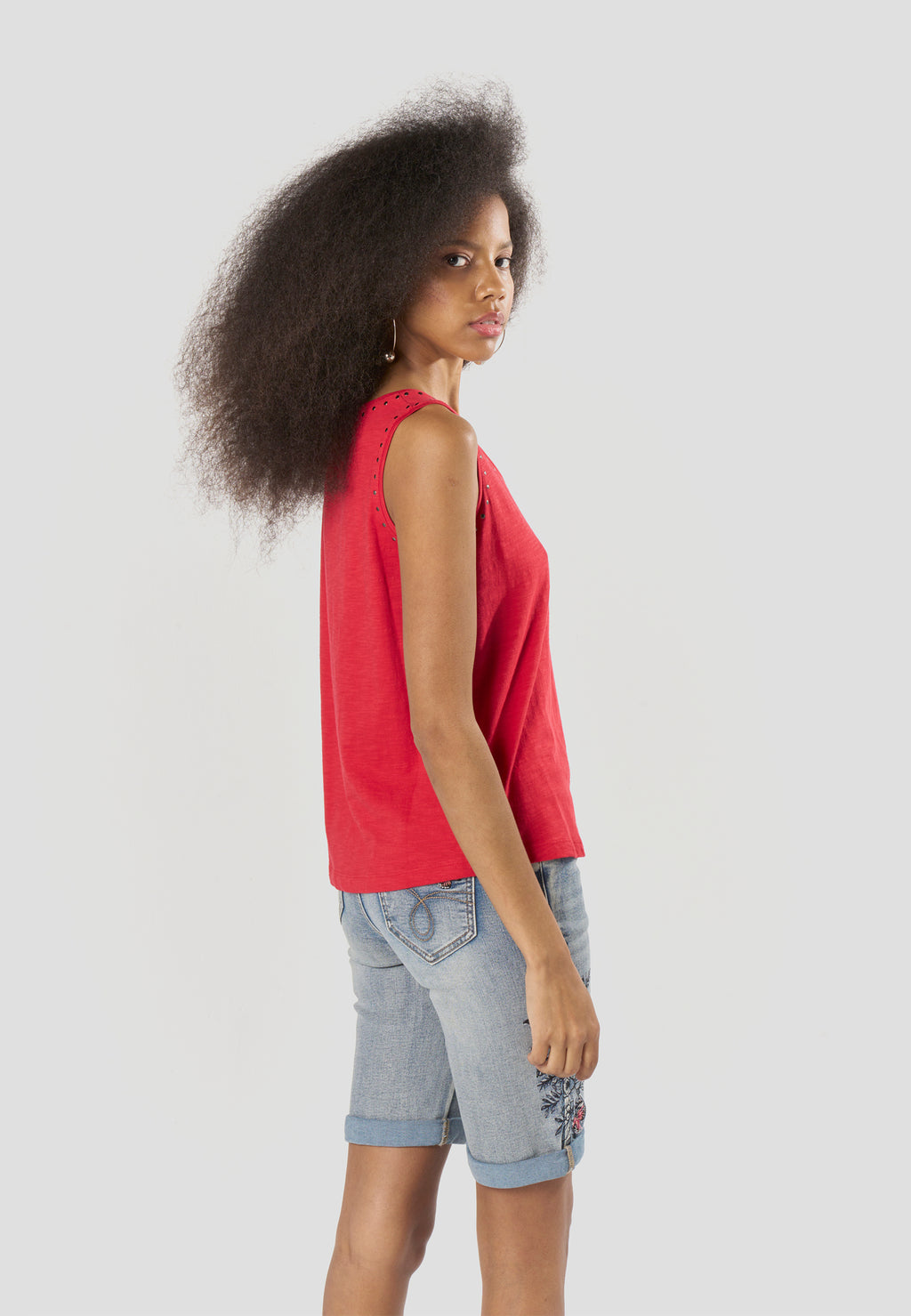 Red women's studded tank top with neckline - Koroshi 2612TP70