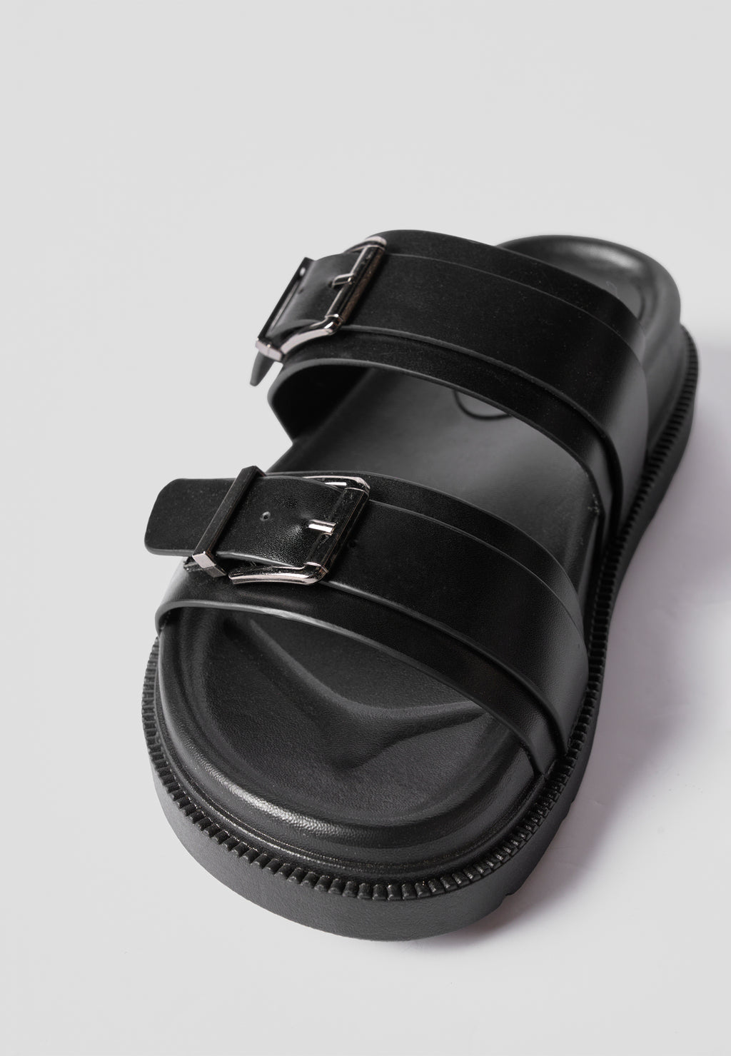 Sandale plate effet cuir noir