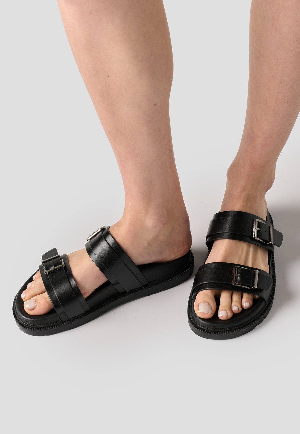 Sandale plate effet cuir noir
