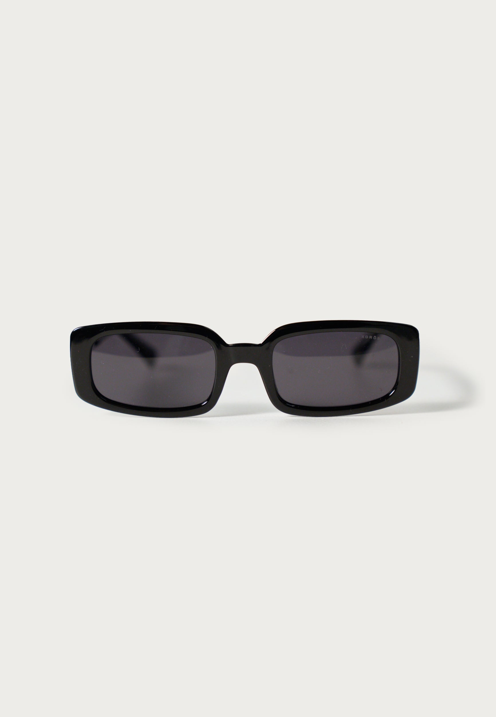 Gafas de Sol Mujer Rectangulares Negras Lentes Polarizadas Efecto Ahumado Prot. UV – KOROSHI