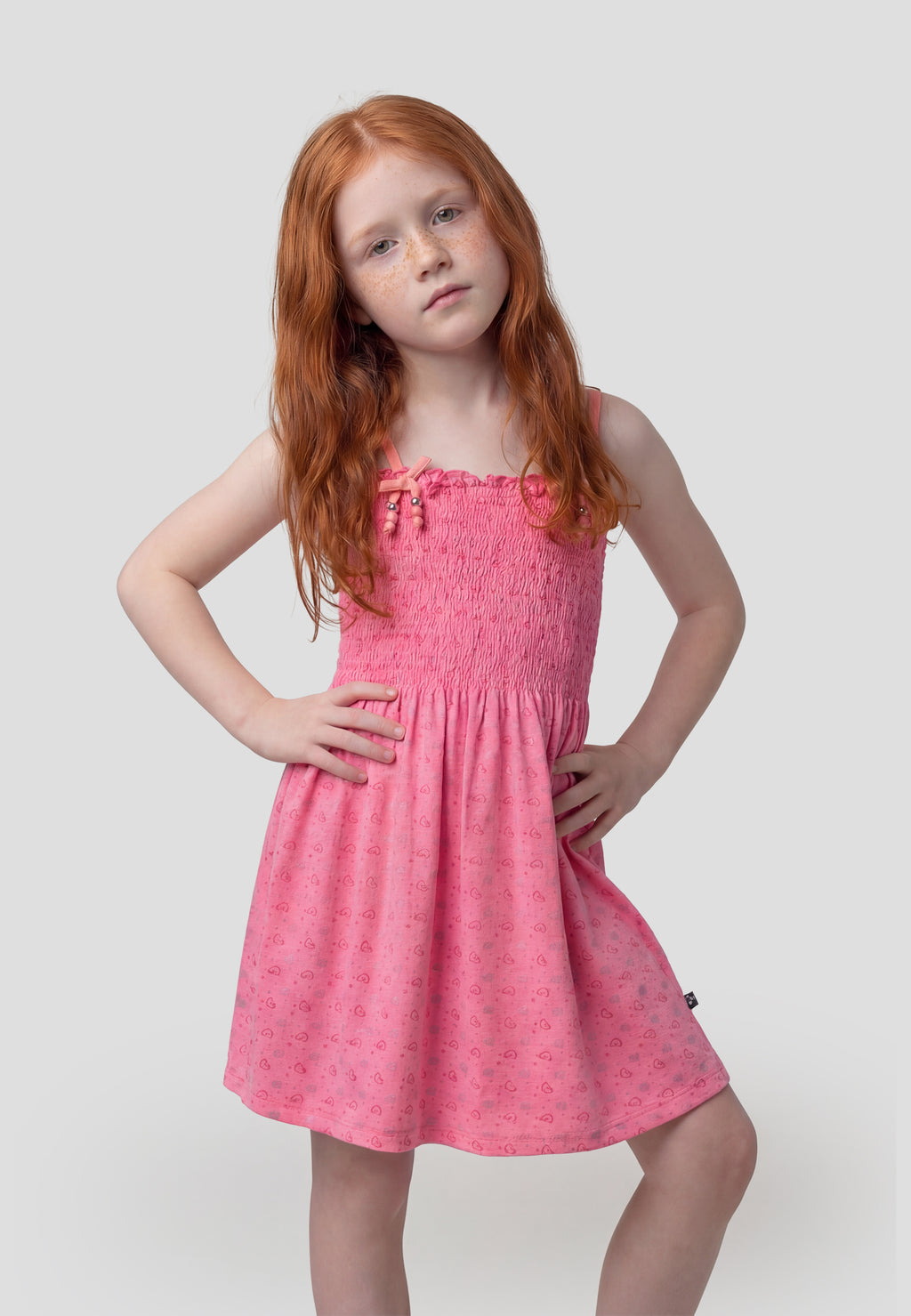 Fuchsiafarbenes Mädchenkleid mit Schleifenträgern