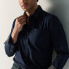 Camisa Home Navy Màniga Llarga Microestampat All Over Interior a Contrast Puny Botonat – KOROSHI