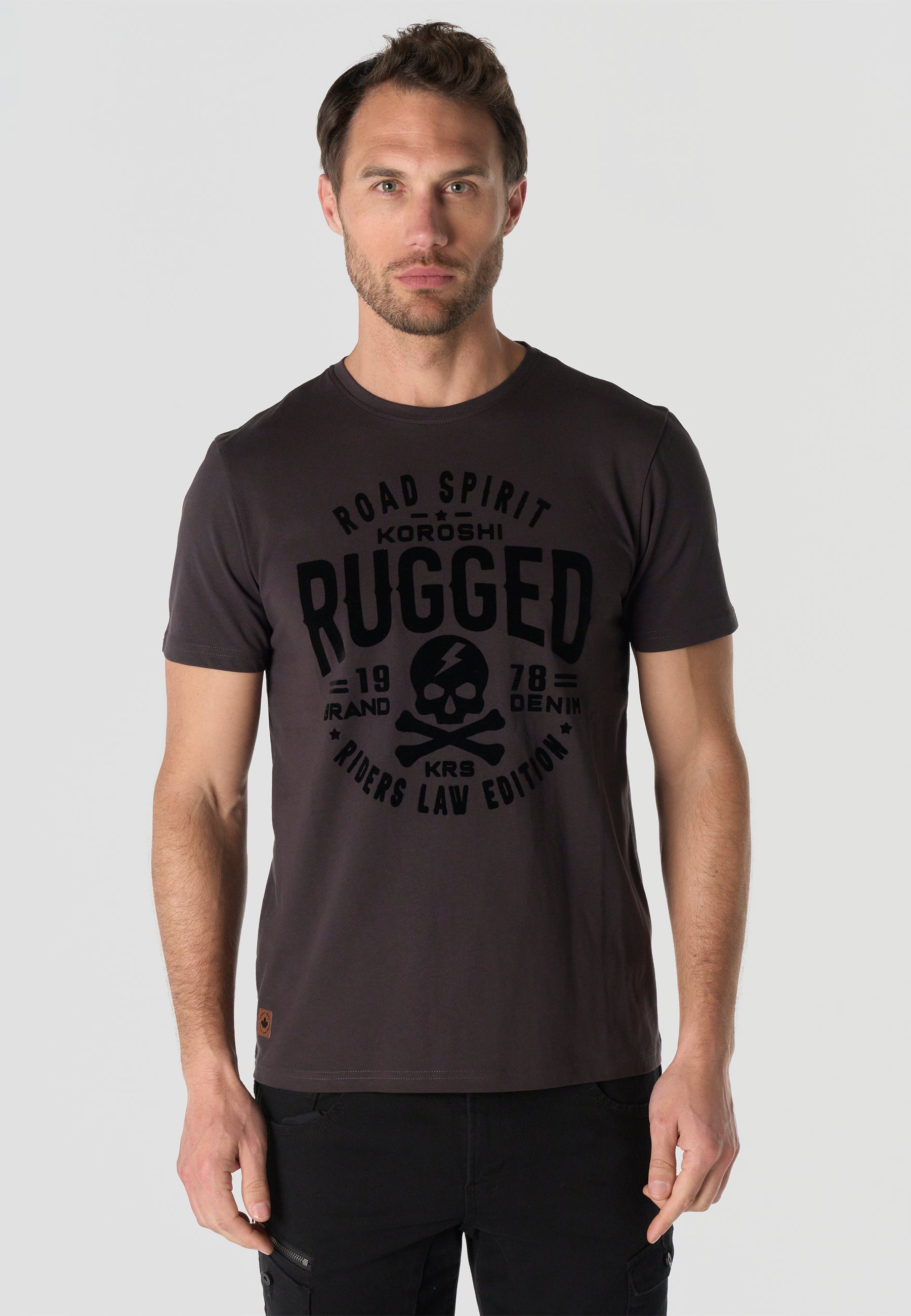 Camiseta Hombre Manga Corta Estampada Antracita Cuello Redondo Regular Fit – KOROSHI