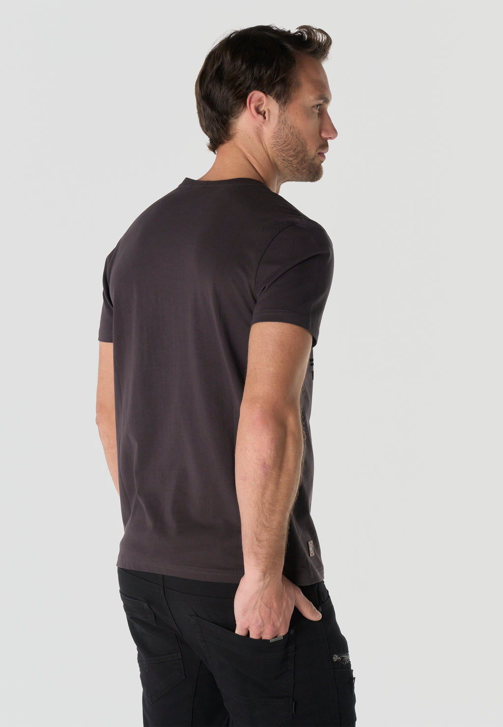 Camiseta Hombre Manga Corta Estampada Antracita Cuello Redondo Regular Fit – KOROSHI