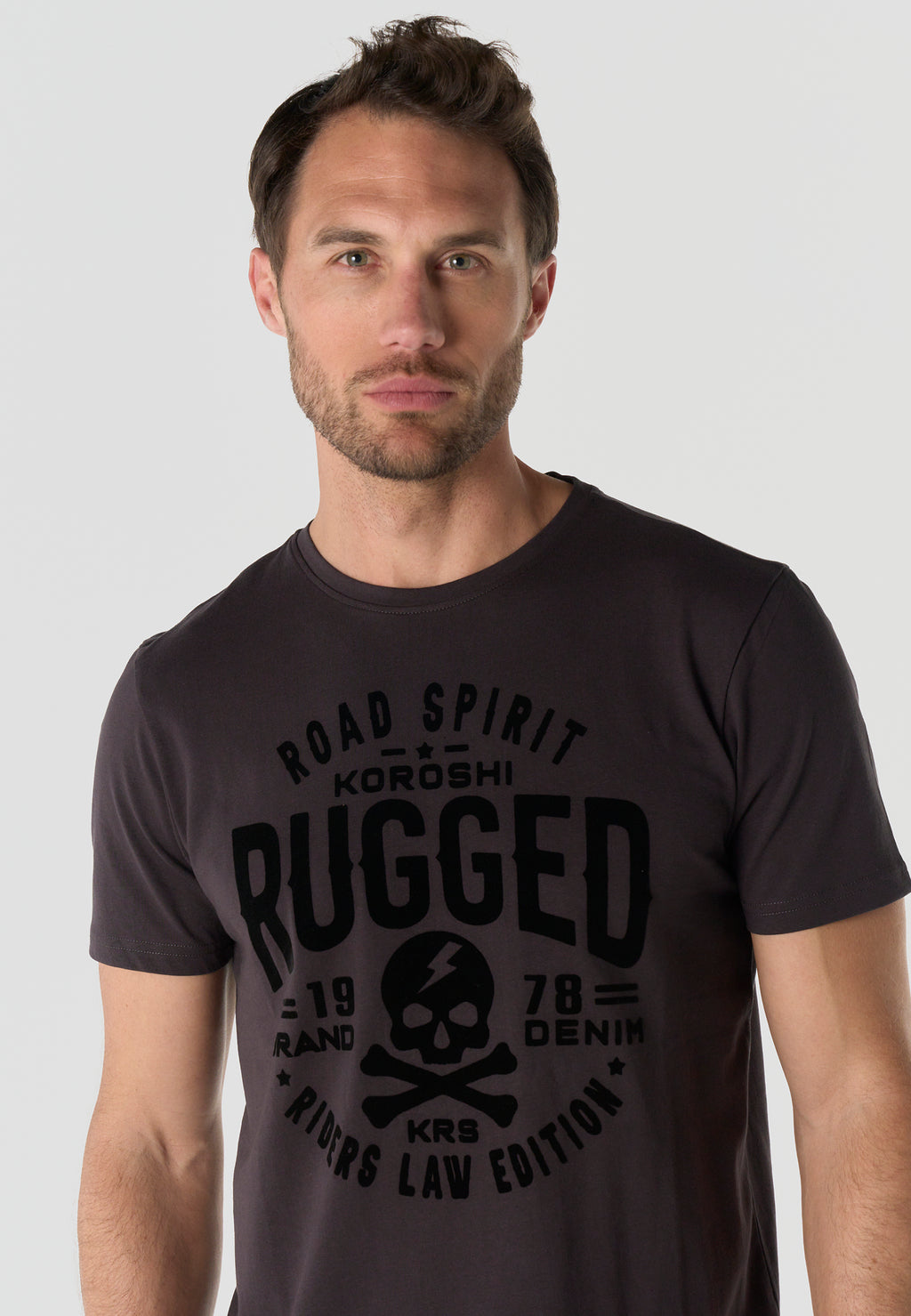 Camiseta Hombre Manga Corta Estampada Antracita Cuello Redondo Regular Fit – KOROSHI