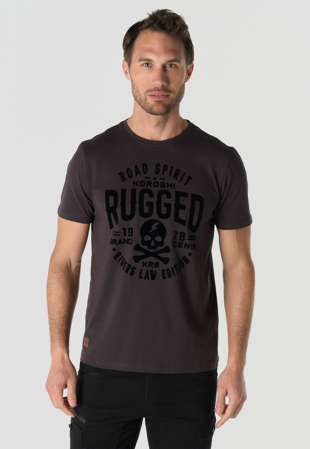 Camiseta Hombre Manga Corta Estampada Antracita Cuello Redondo Regular Fit – KOROSHI