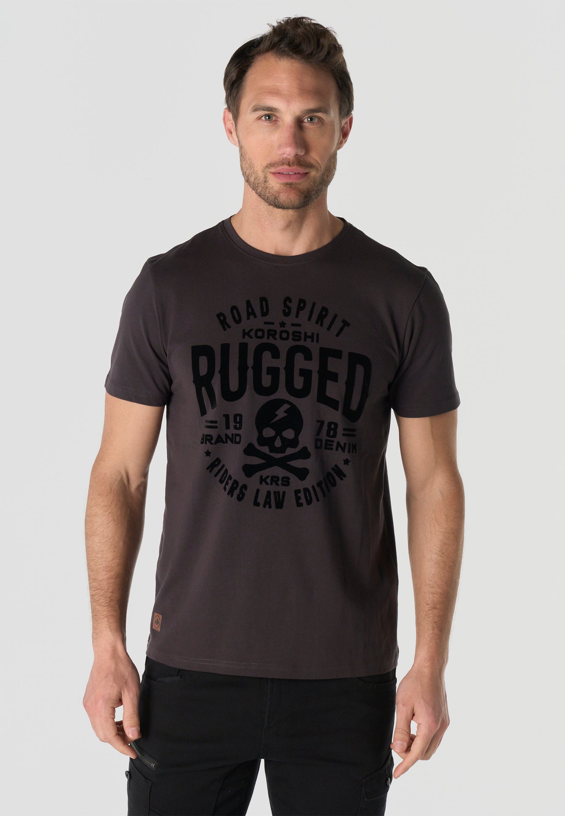 Camiseta Hombre Manga Corta Estampada Antracita Cuello Redondo Regular Fit – KOROSHI