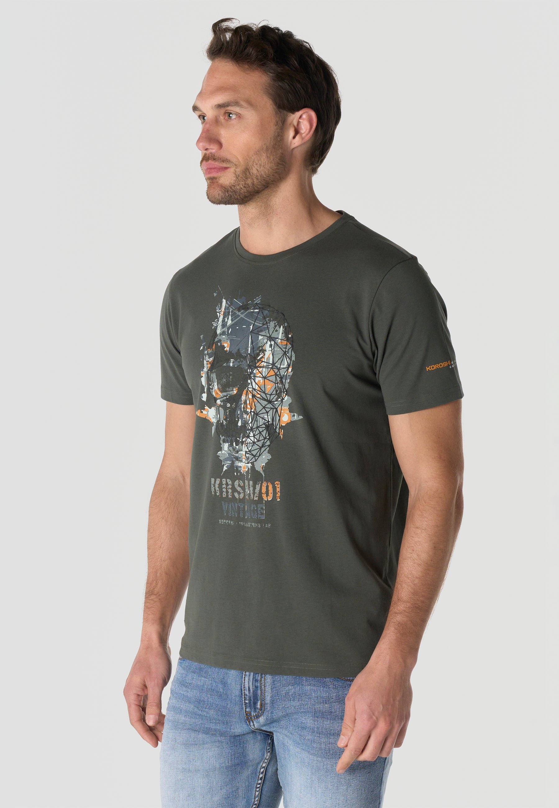 Camiseta Hombre Manga Corta Estampada Kaki Cuello Redondo Regular Fit – KOROSHI