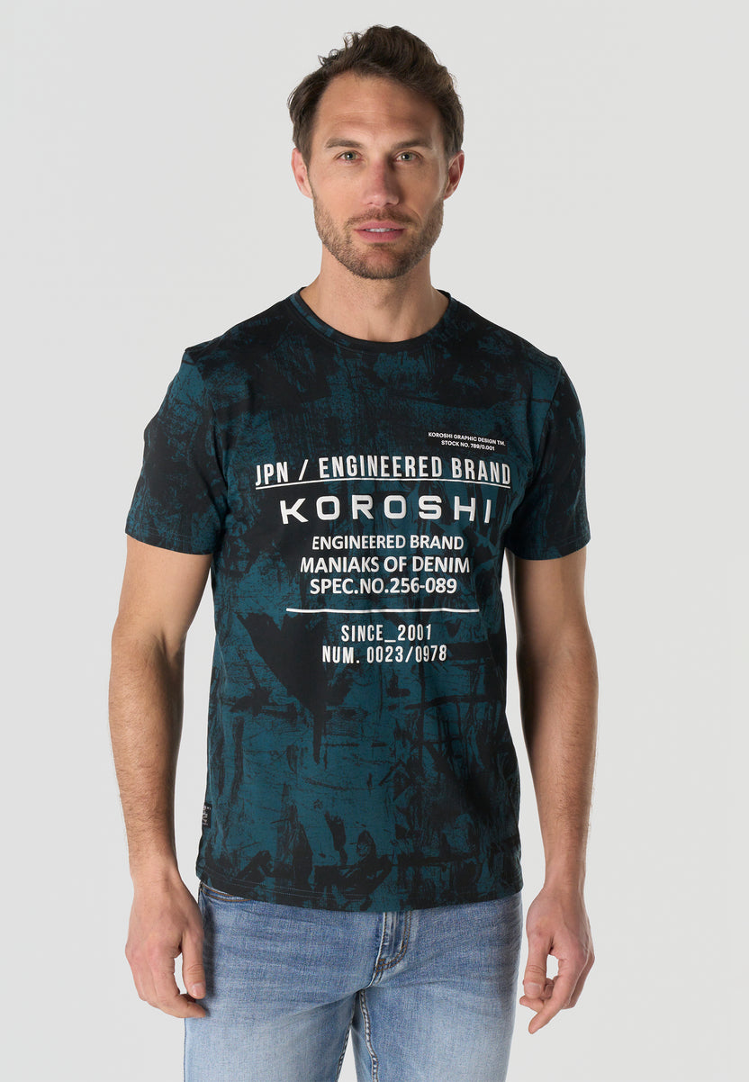 Camiseta Hombre Manga Corta Estampado All Over Petróleo Cuello Redondo Regular Fit – KOROSHI