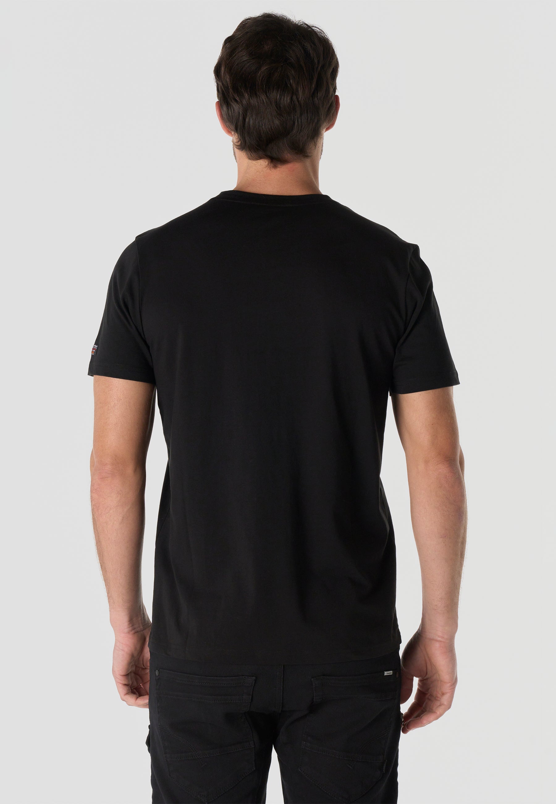 Camiseta Hombre Manga Corta Estampada Negra Cuello Redondo Regular Fit – KOROSHI