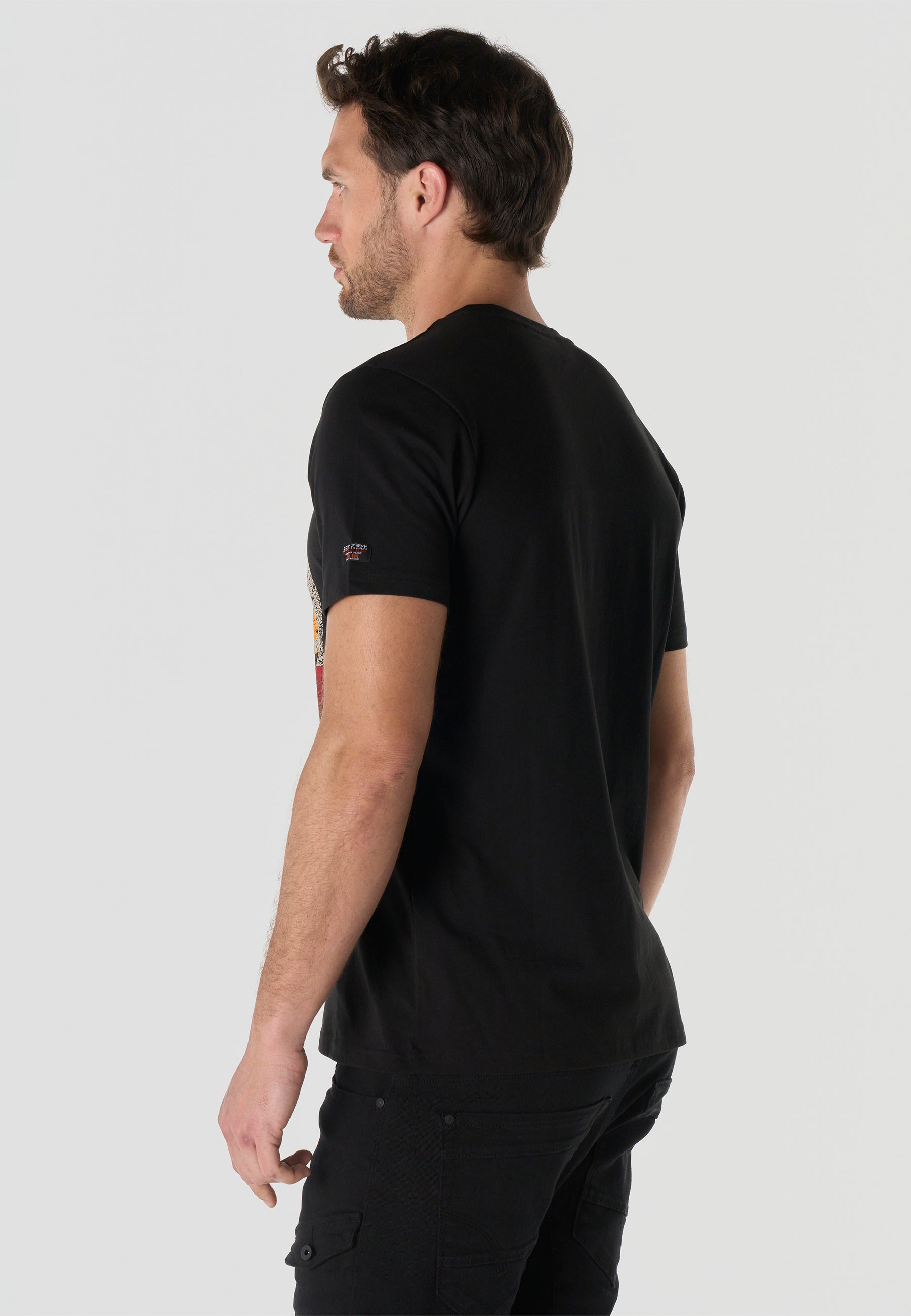 Camiseta Hombre Manga Corta Estampada Negra Cuello Redondo Regular Fit – KOROSHI