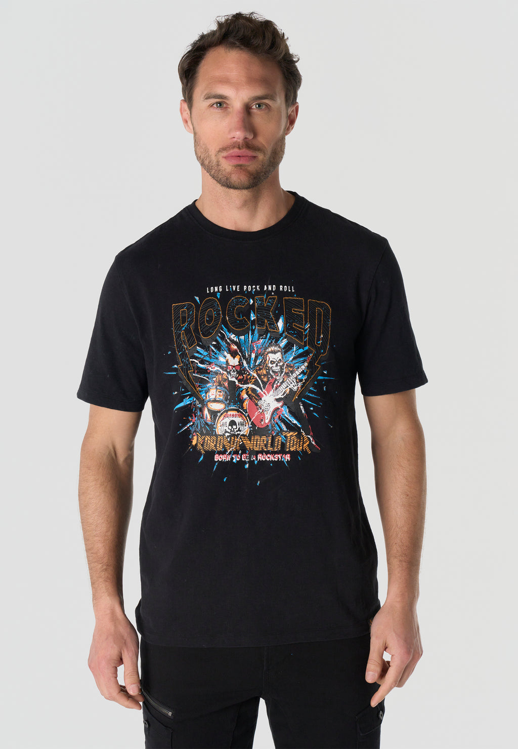 Camiseta Hombre Manga Corta Estampada Negra Cuello Redondo Regular Fit – KOROSHI