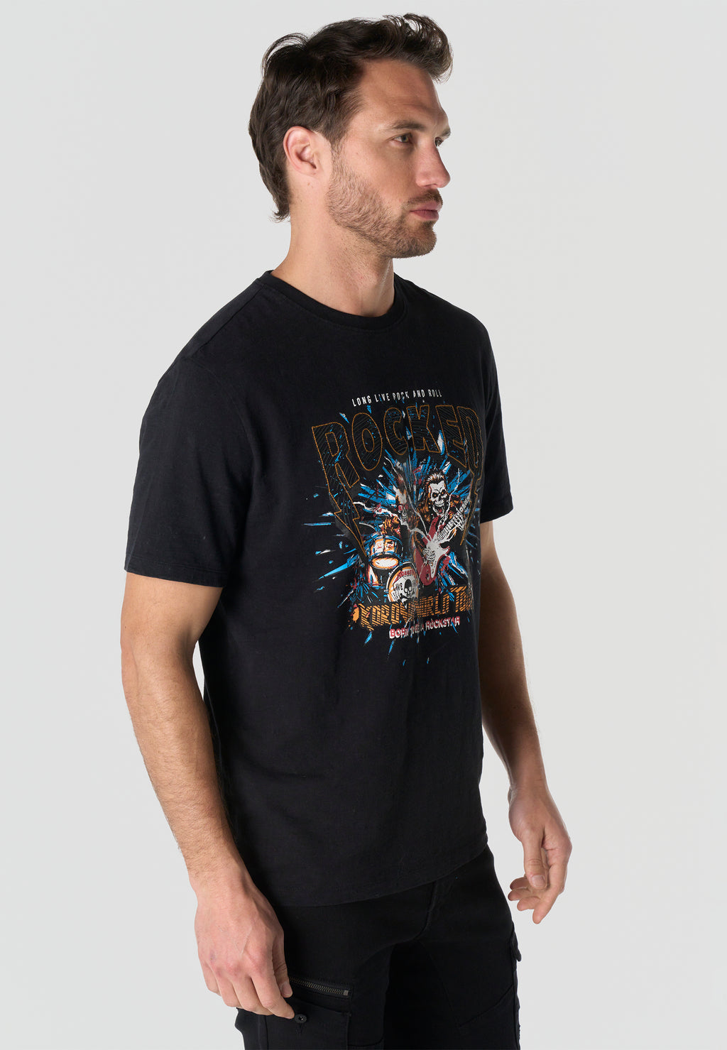 Camiseta Hombre Manga Corta Estampada Negra Cuello Redondo Regular Fit – KOROSHI