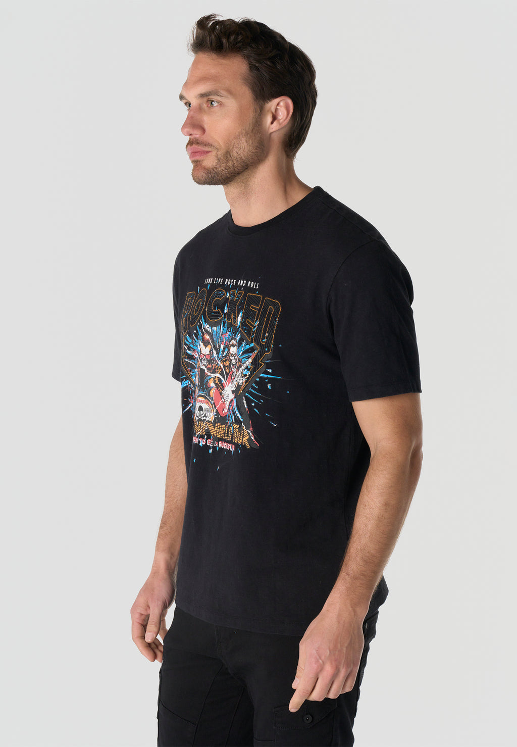 Camiseta Hombre Manga Corta Estampada Negra Cuello Redondo Regular Fit – KOROSHI