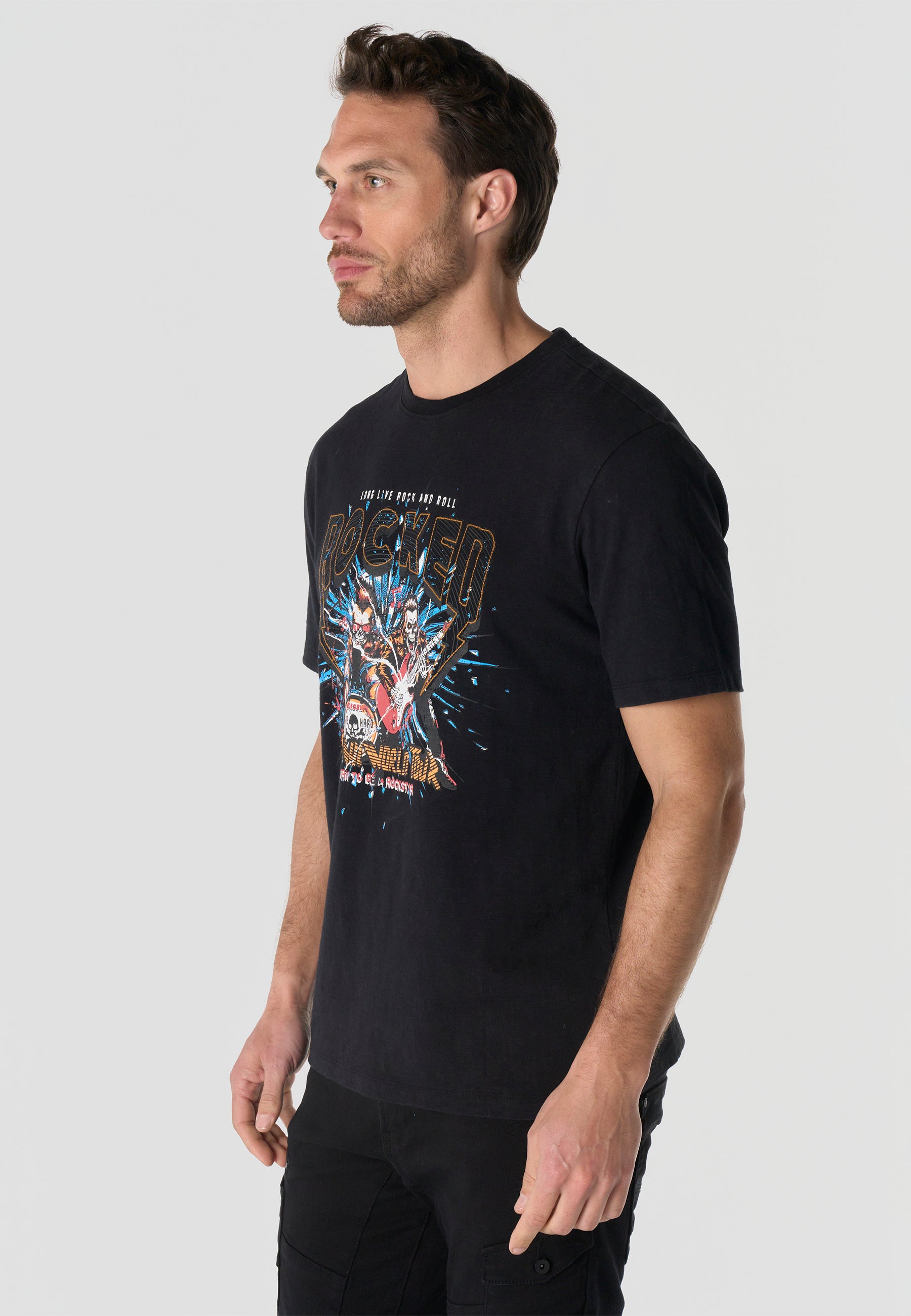 Camiseta Hombre Manga Corta Estampada Negra Cuello Redondo Regular Fit – KOROSHI