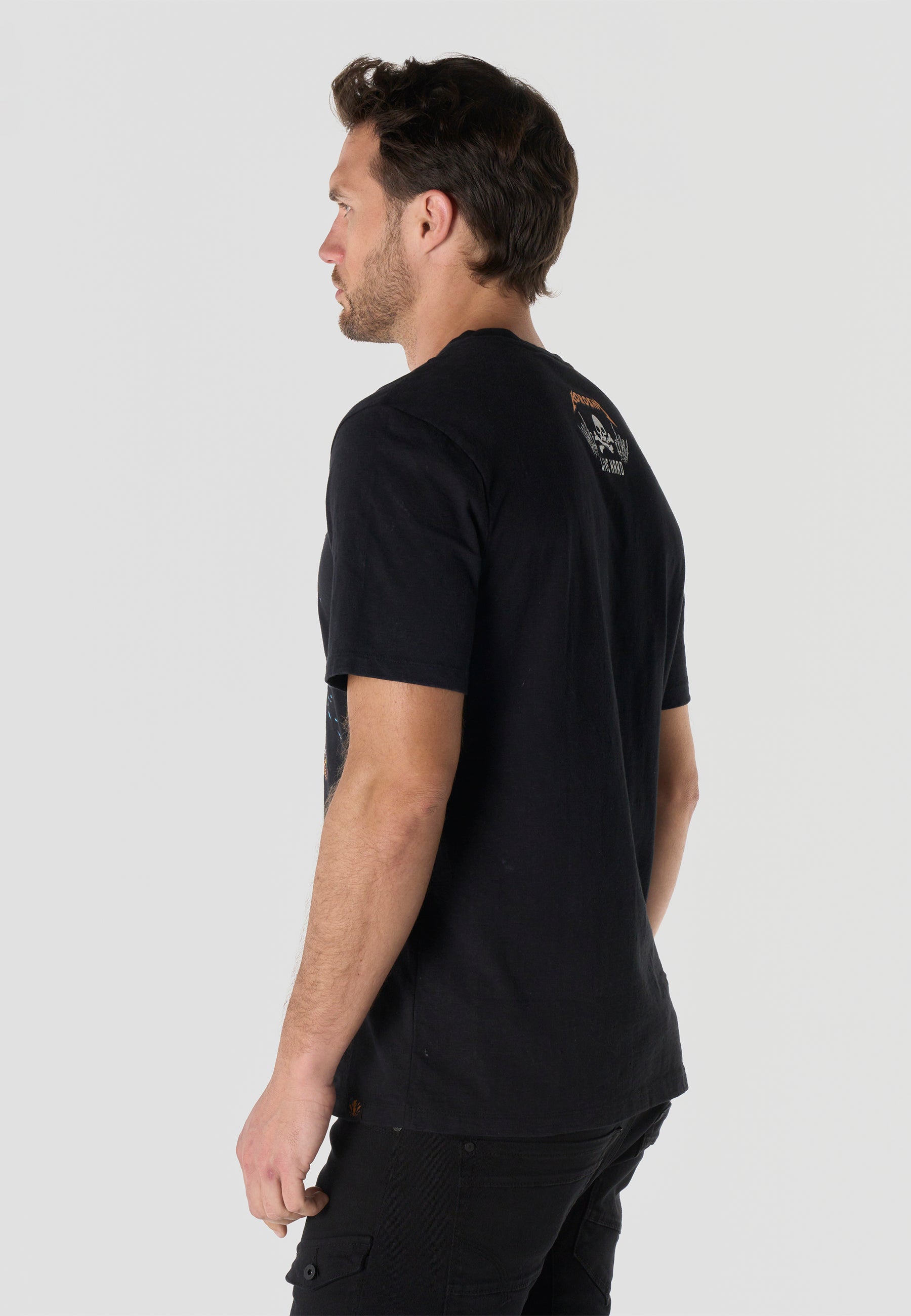 Camiseta Hombre Manga Corta Estampada Negra Cuello Redondo Regular Fit – KOROSHI
