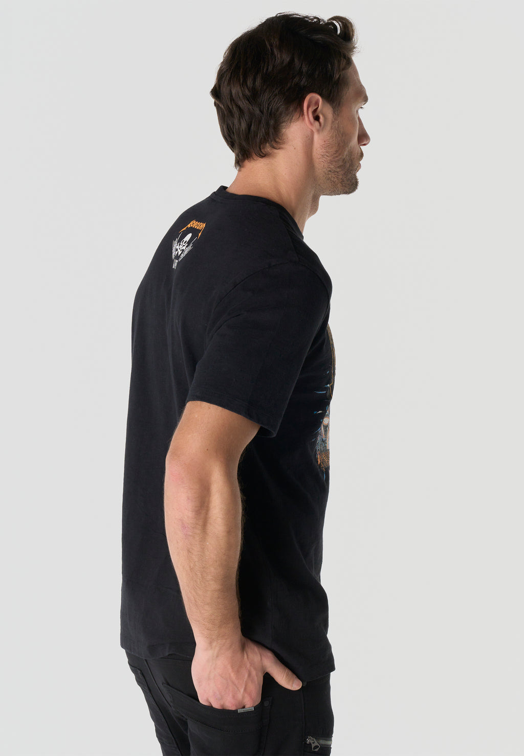 Camiseta Hombre Manga Corta Estampada Negra Cuello Redondo Regular Fit – KOROSHI