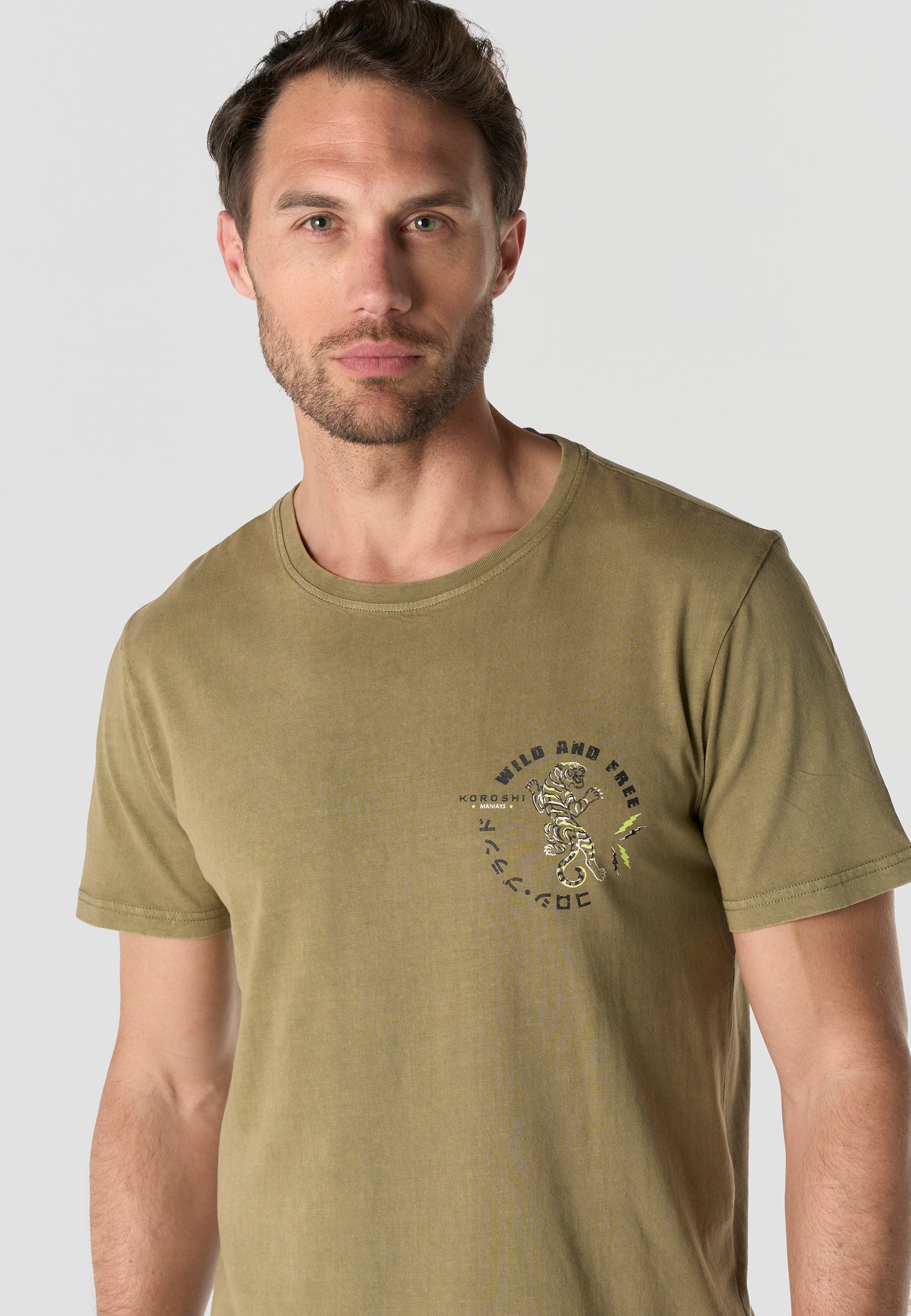 Camiseta Hombre Manga Corta Estampada Kaki Efecto Lavado Vintage Cuello Redondo Regular Fit – KOROSHI