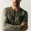 Herren Langarmshirt Henley Used-Optik Khaki – Koroshi