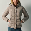 Chaqueta acolchada con pespuntes y capucha extraíble mujer beige – Koroshi