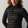 Chaqueta mujer capucha acolchada ligera negra – Koroshi