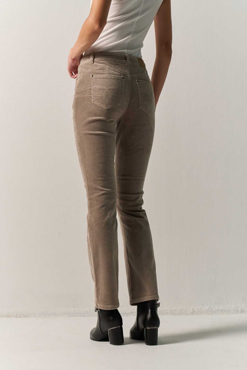 2622PT46_000005_4.jpg