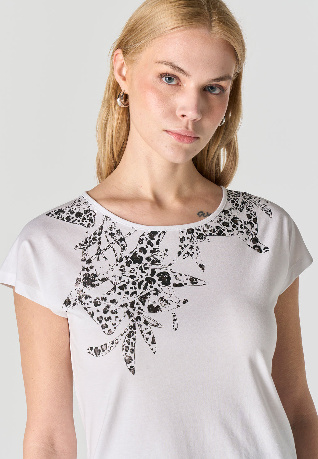 Camiseta Mujer Estampado Animal Foil Blanca – Koroshi