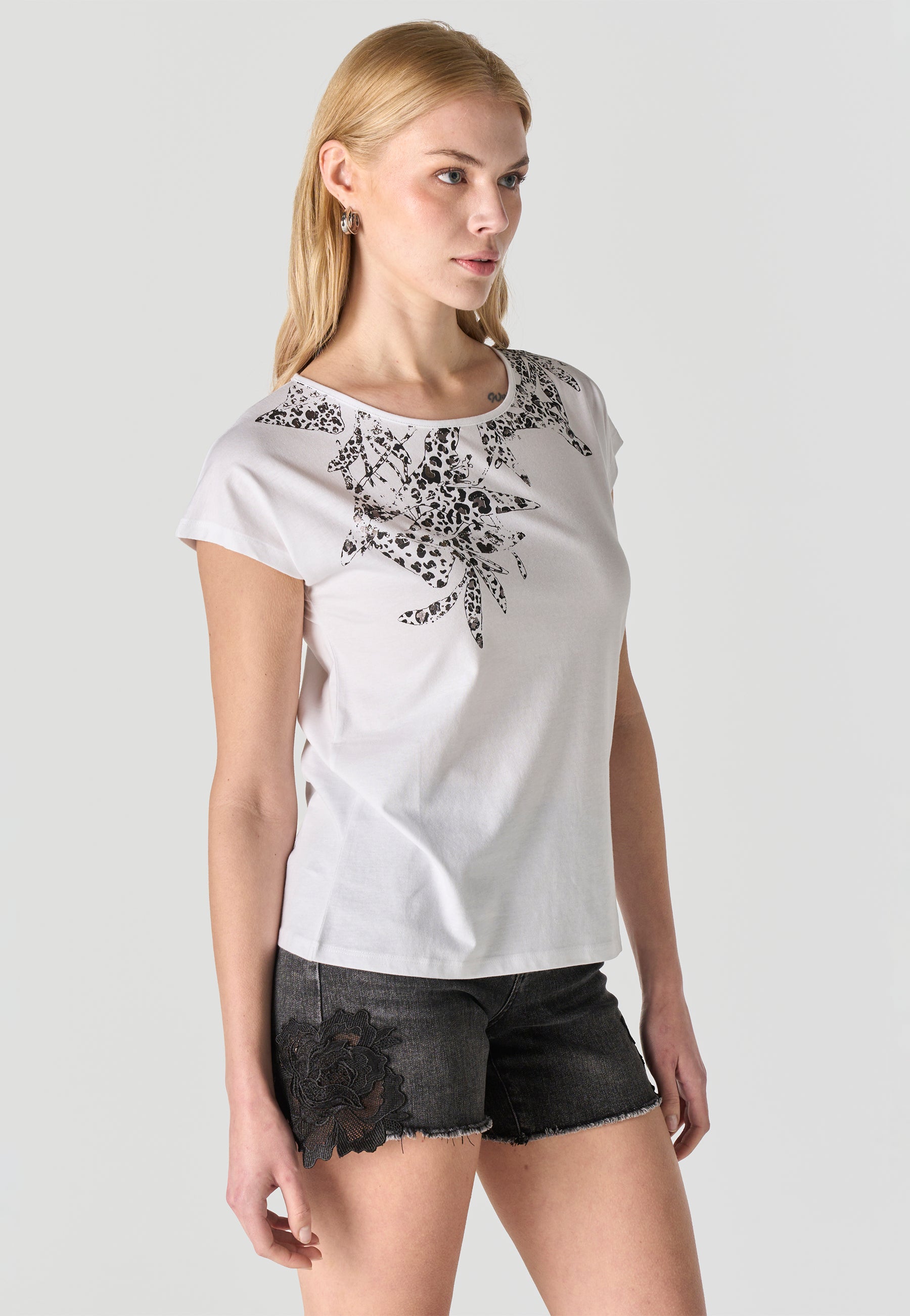 Camiseta Mujer Estampado Animal Foil Blanca – Koroshi